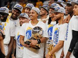 Golden State Warriors lucha por ganar a Houston Rockets